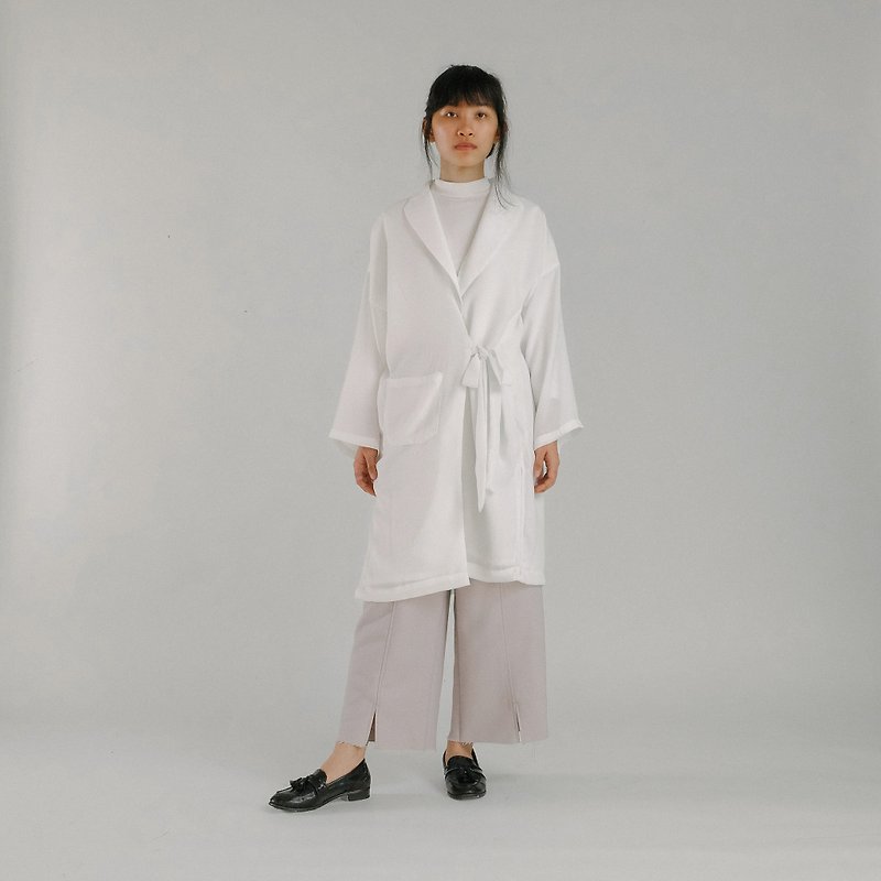 SIDE WRAP KIMONO - เสื้อแจ็คเก็ต - ผ้าไหม ขาว