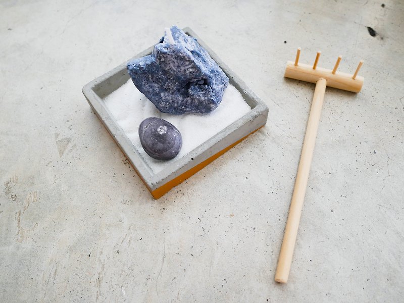 SMALL ZEN GARDEN CANDLE - Candles & Candle Holders - Wax Gray