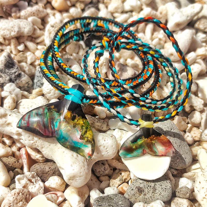 Green Island Handmade/Whale Tail Necklace Couple Bracelet Customized Pair Chain/Ocean Wave/Resin/ Wax Rope Gift - Necklaces - Resin Multicolor