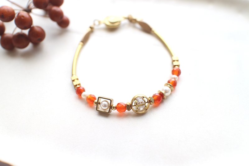 Maple-Red agate pearls zircon brass bracelet - สร้อยข้อมือ - โลหะ สีแดง