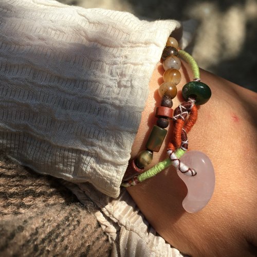 専用　勾玉ブレスレット 山梨県甲府市にて製作 黒翡翠勾玉ブレスレット オニキスの丸玉