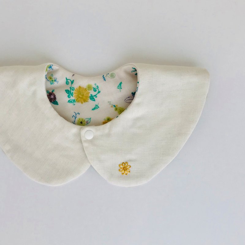 Hand embroidery, flower pattern, Eri bib - Bibs - Cotton & Hemp White