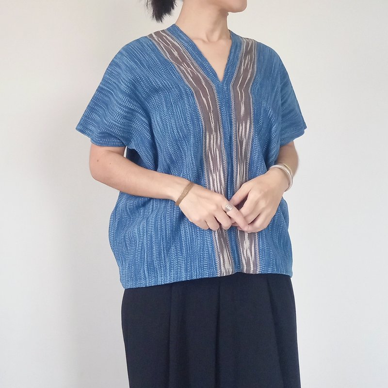 かすり染めブラウス 藍段染め / 草木染め 手織りコットン / ikat - 女上衣/長袖上衣 - 棉．麻 藍色
