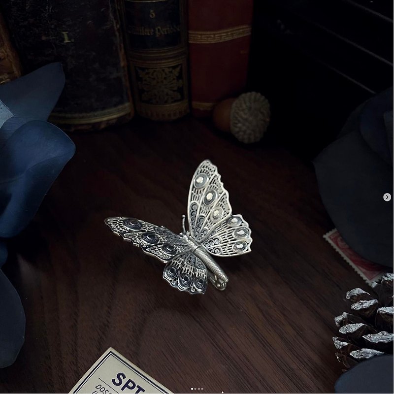 Mechanical sterling silver butterfly brooch - เข็มกลัด - วัสดุอื่นๆ สีเงิน