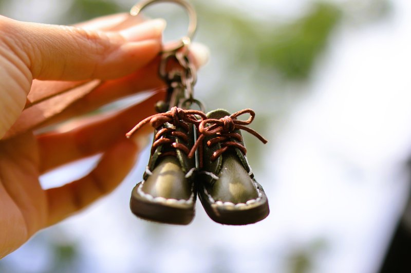 [Customized Engraving] Handmade Mini Leather Boots/Small Shoes Leather Pendant - ที่ห้อยกุญแจ - หนังแท้ สีเขียว