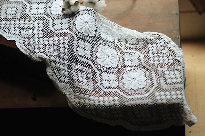【Good day fetus】 German vintage antique hand-embroidered oval table mat - ผ้ารองโต๊ะ/ของตกแต่ง - งานปัก 