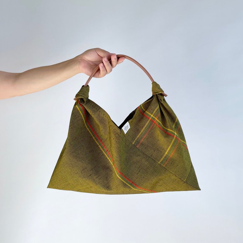 Unique | Single layered AZUMA bag -Silk-wool KIMONO fabric, ocher with lines - กระเป๋าถือ - ผ้าไหม สีกากี