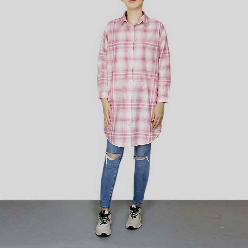 棉．麻 女襯衫 多色 - 粉色棉質漸層格紋長版衫