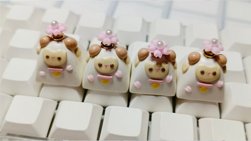 Little sheep with cherry blossom - อุปกรณ์เสริมคอมพิวเตอร์ - ดินเหนียว สึชมพู