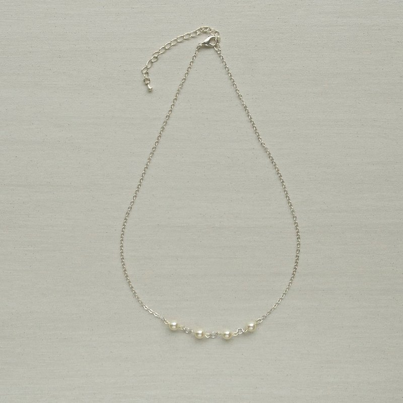 Wooden charm. Accessory white pearl necklace - สร้อยคอ - โลหะ ขาว