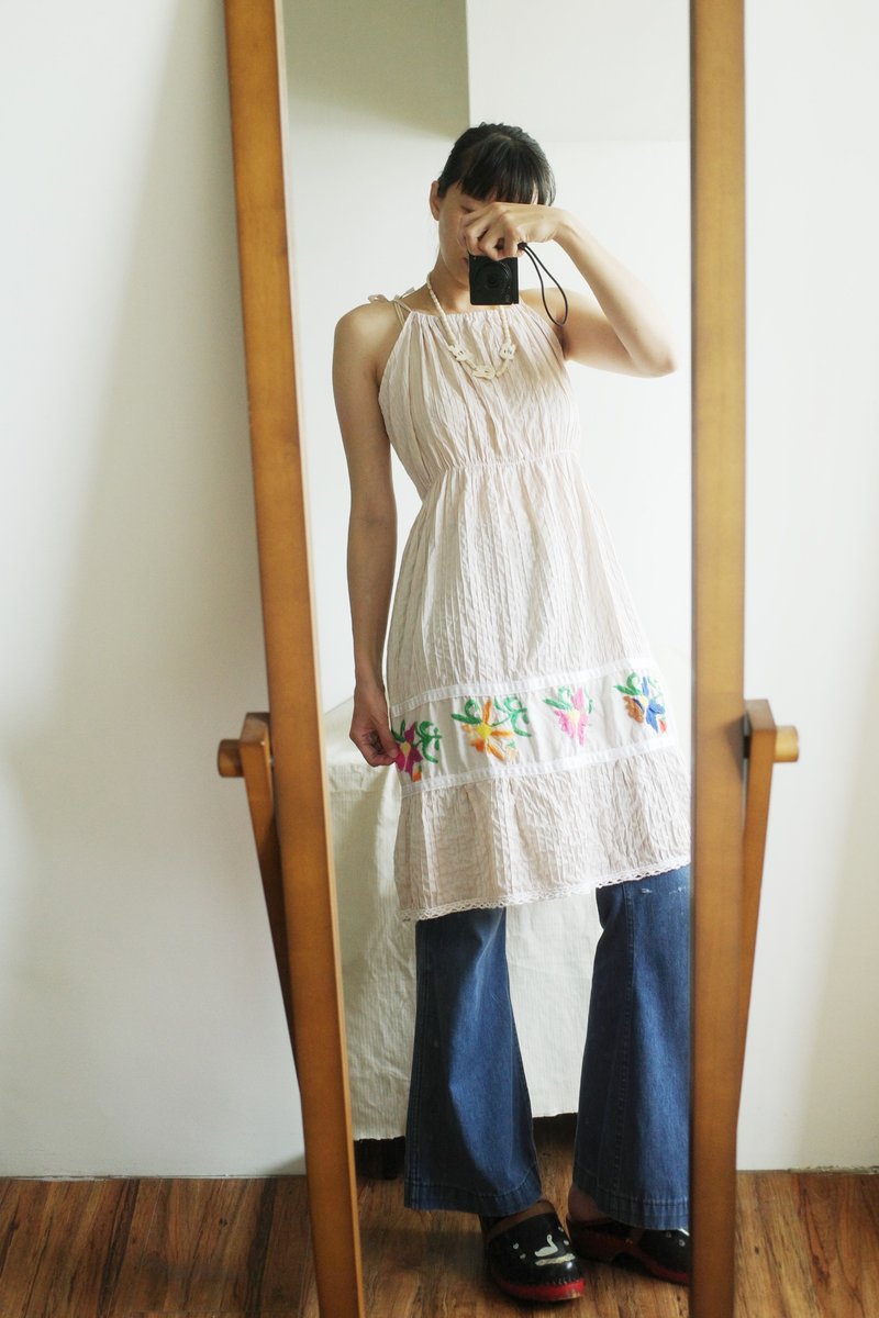 Vintage Mexican hand-embroidered strappy vest dress - ชุดเดรส - ผ้าฝ้าย/ผ้าลินิน 