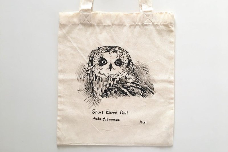 Pure hand-painted bird cotton shopping bag ‧ short eared - กระเป๋าถือ - ผ้าฝ้าย/ผ้าลินิน 