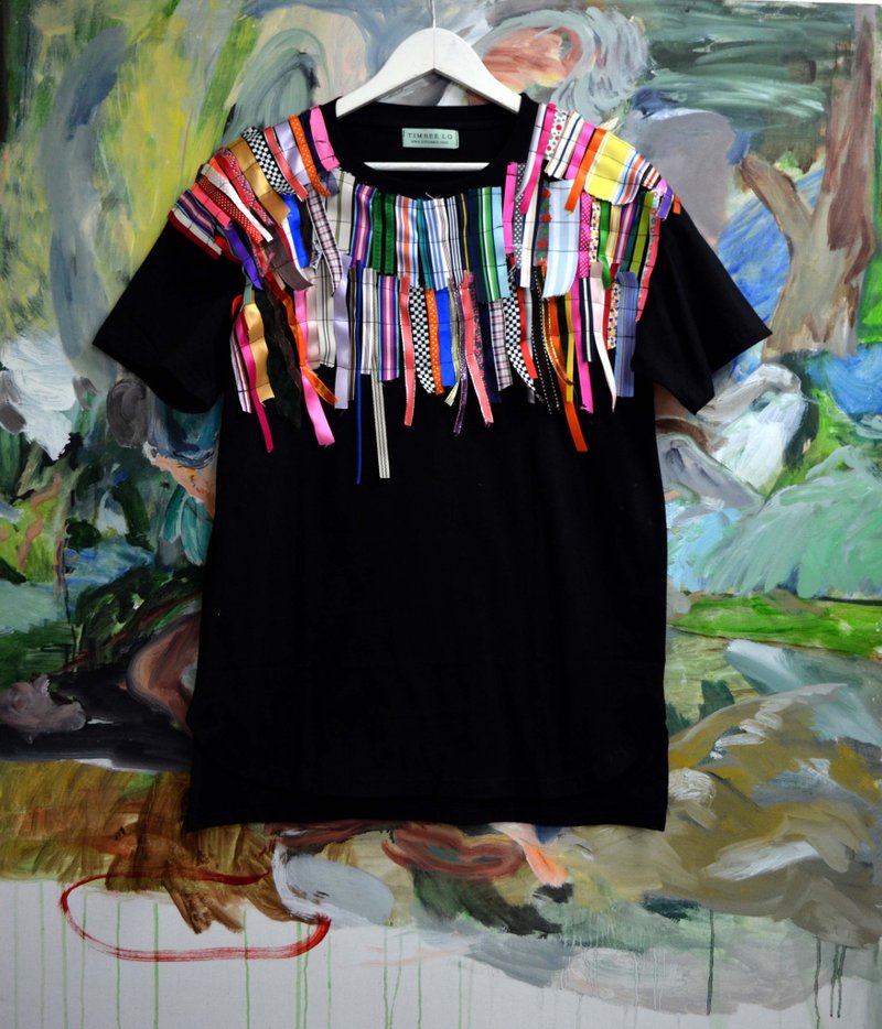 訂製款 黑色純綿TEE綴七彩絲帶條子圖紋上衣 全手工製 獨一無二 - 男 T 恤 - 棉．麻 黑色