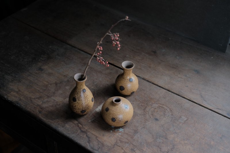 【福利品】麥色點點花瓶 l 3入一組 (下單前請詳閱商品敘述) - 花瓶/花器 - 陶 咖啡色