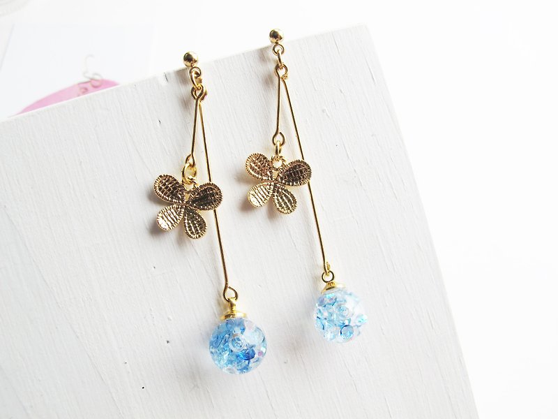 Rosy Garden butterfly blue crystal with water inside glass ball earrings - ต่างหู - แก้ว สีน้ำเงิน