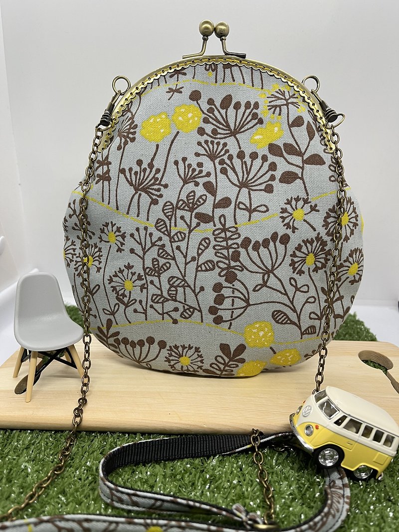 Cute little yellow flower mobile phone cross-body gold bag (with strap) - กระเป๋าแมสเซนเจอร์ - ผ้าฝ้าย/ผ้าลินิน สีเหลือง