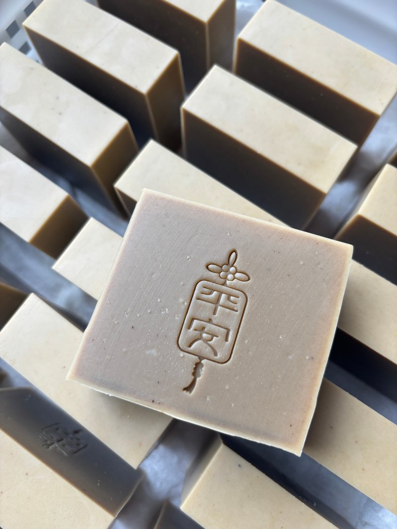 午時水艾草平安皂 / Mugwort Aura Cleansing Soap - 肥皂/手工皂 - 其他材質 卡其色