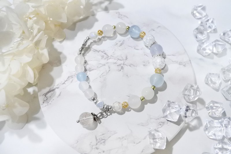 Azure Ice Crystal – Natural Crystal Bracelet - สร้อยข้อมือ - คริสตัล สีน้ำเงิน