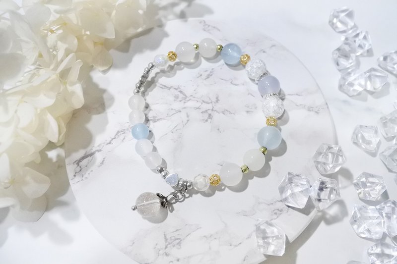 Azure Ice Crystal – Natural Crystal Bracelet - สร้อยข้อมือ - คริสตัล สีน้ำเงิน