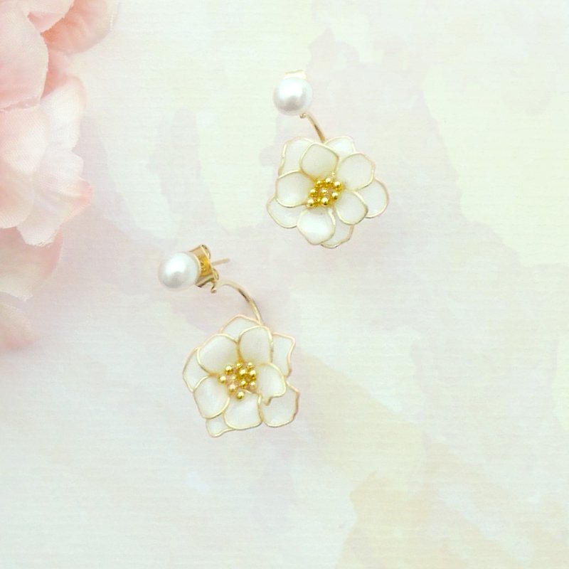 Aramore Bead Earrings Bending Forward White Flower Earrings - Order Production - ต่างหู - วัสดุอื่นๆ ขาว