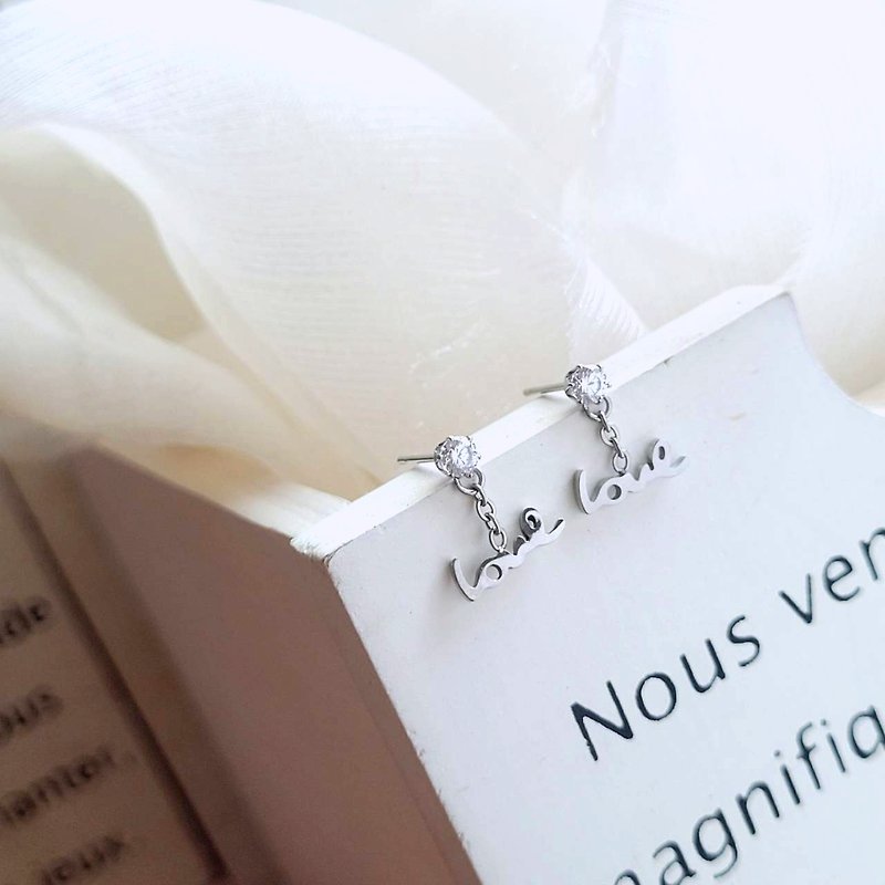[Out of print and out of print] Love. Stainless Steel earrings with cursive English characters (one pair only) - ต่างหู - เงินแท้ สีเงิน
