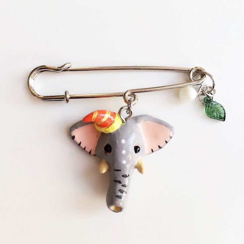Elephant brooch - Elephant pin - เข็มกลัด - ดินเผา สีเทา