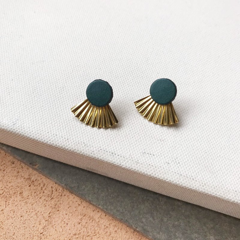 Leather earrings _ Japanese classical _ cypress green (changeable clip) - ต่างหู - หนังแท้ สีเขียว