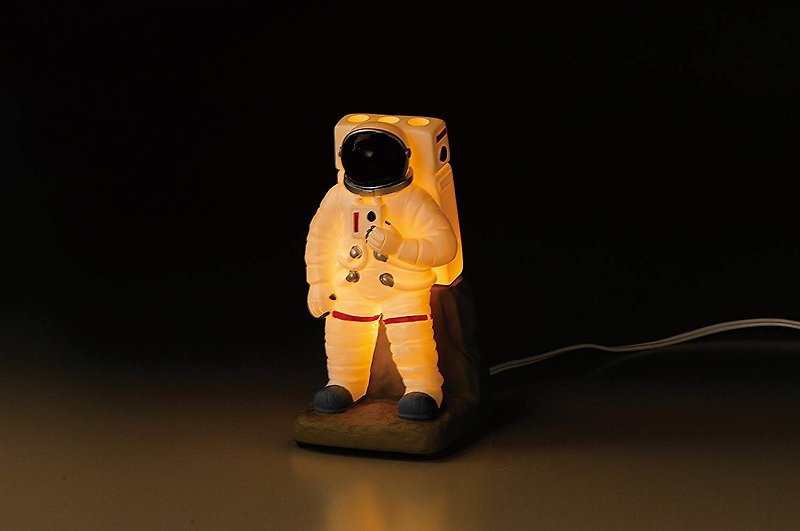 Japan Magnets high-quality super cute spaceman switchable night light - โคมไฟ - เรซิน ขาว