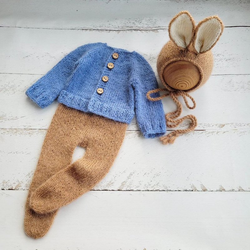 Beige Newborn bunny bonnet/ Hat with bunny ear. Easter props. Carrot - 嬰兒手鍊/飾品 - 羊毛 