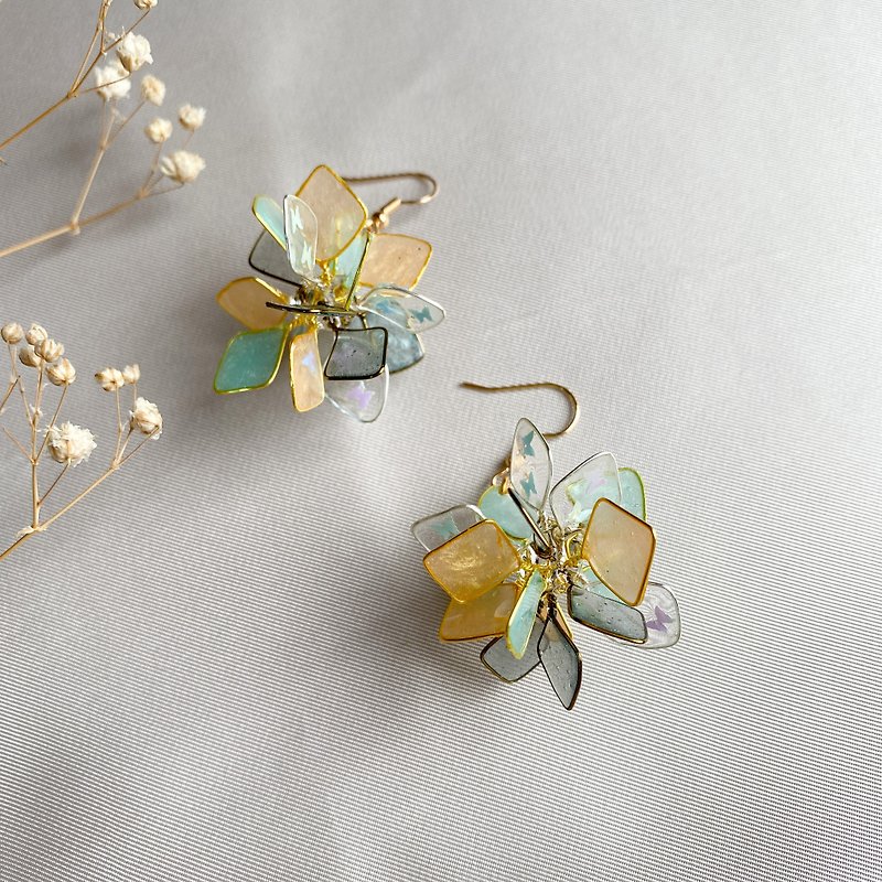 wire art earring - Earrings & Clip-ons - Resin Green