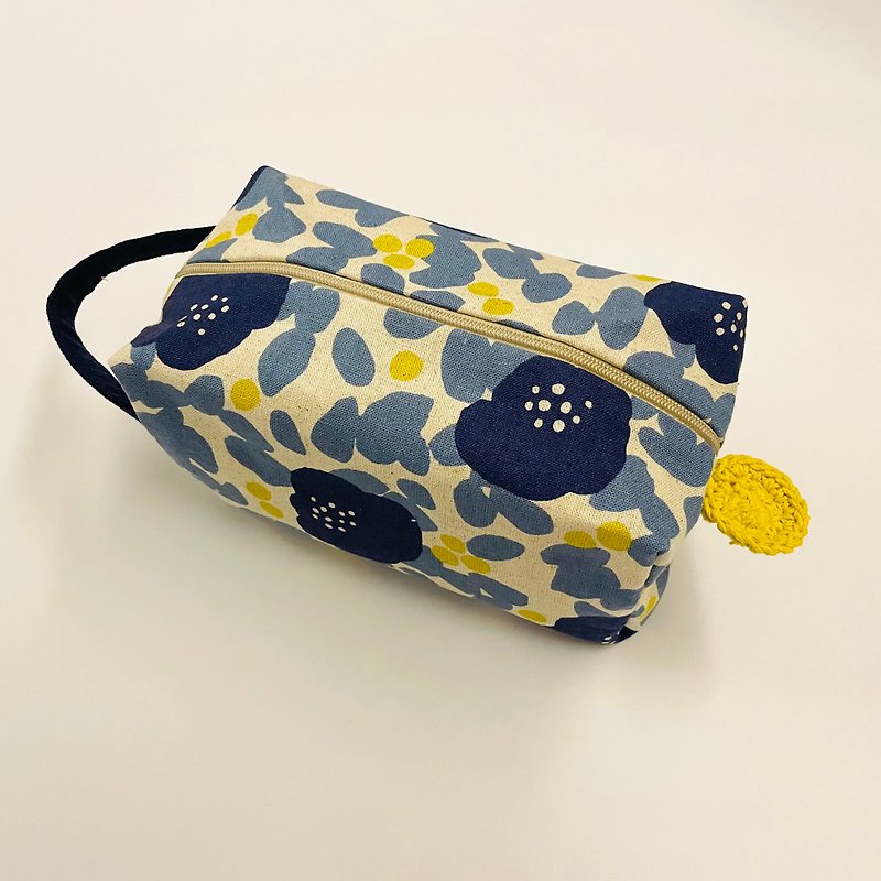 Blue camellia. Toast bag. Good capacity storage bag. Japanese cloth - Toiletry Bags & Pouches - Cotton & Hemp Blue