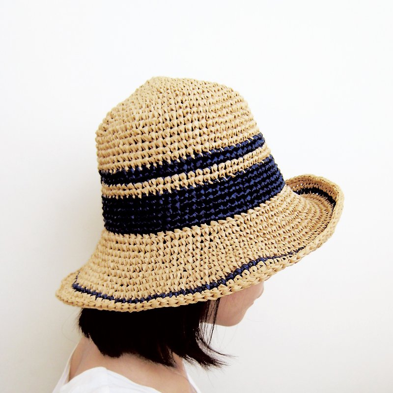 In midsummer, prop up yourself a cool shade striped wide-brimmed hat\ Khaki+dark blue\ - หมวก - กระดาษ สีกากี