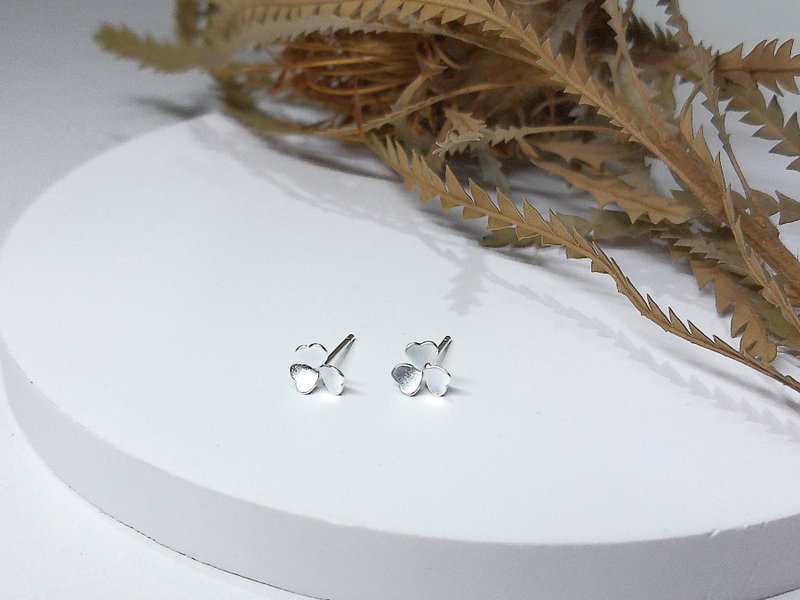 S Lee Little Day Series-Clover Earrings\Earrings\Matte (925 Silver ) - Earrings & Clip-ons - Sterling Silver 