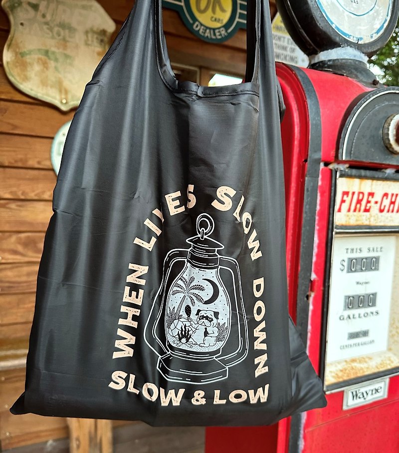 SLOW & LOW パグキャンプの楽しみ。撥水エコショッピングバッグ #フック付き収納バッグ - トート・ハンドバッグ - ナイロン 