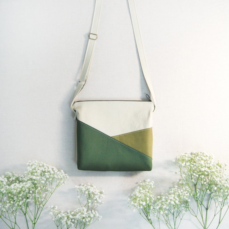 Handmade color-blocked matcha bag for shoulder and crossbody carry - กระเป๋าแมสเซนเจอร์ - ผ้าฝ้าย/ผ้าลินิน สีเขียว