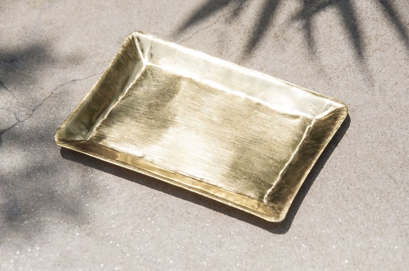 Handmade brass plate / vintage handmade copper jewelry plate / handmade copper plate / storage tray / storage tray - golden sun - จานเล็ก - ทองแดงทองเหลือง สีเหลือง