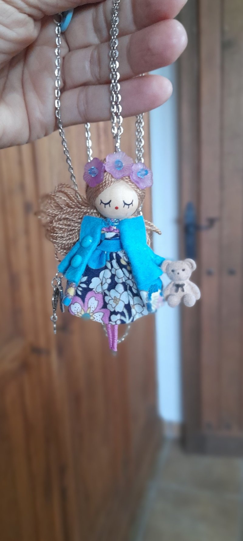 brooch doll and necklace Patty - Necklaces - Wood Blue