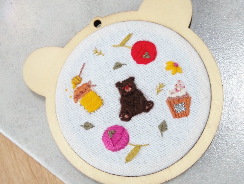 ผ้าไหม เย็บปัก/ถักทอ/ใยขนแกะ หลากหลายสี - Bear Embroidery Ornament/Coaster Material Pack
