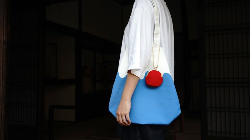 Mt. Fuji / Fuji brand tote bag combination (with small red sun mouth gold bag) / blue and white classic - Handbags & Totes - Other Materials 