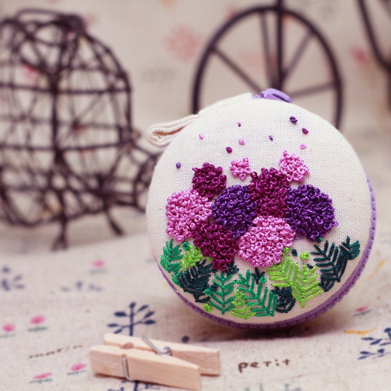 刺繡 ♥繡球花(紫)♥ 馬卡龍零錢包 吊飾 鑰匙圈 手作 婚禮小物 耳機收納 - 捲線器/電線收納 - 紙 紫色
