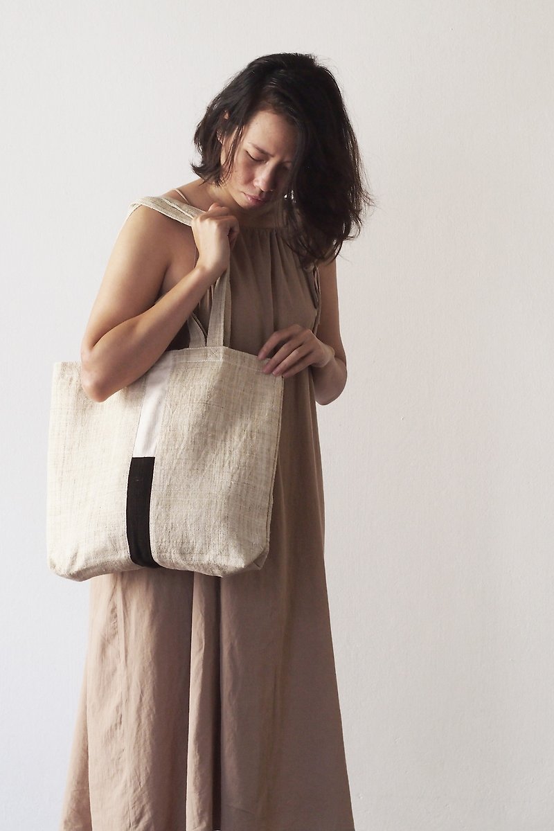 Minimal Style Tote Bag – Natural Hemp with Black and White Strip - 其他 - 棉．麻 白色