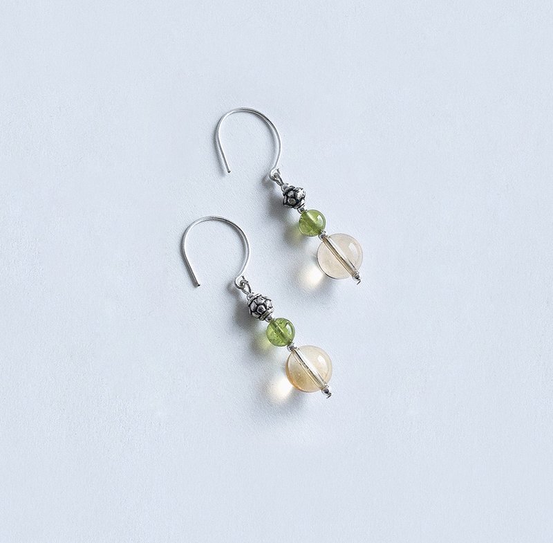 ジェムストーンシリーズ、天然鉱物、氷のように透明なシトリン、ペリドットのイヤリング - ピアス・イヤリング - 宝石 イエロー