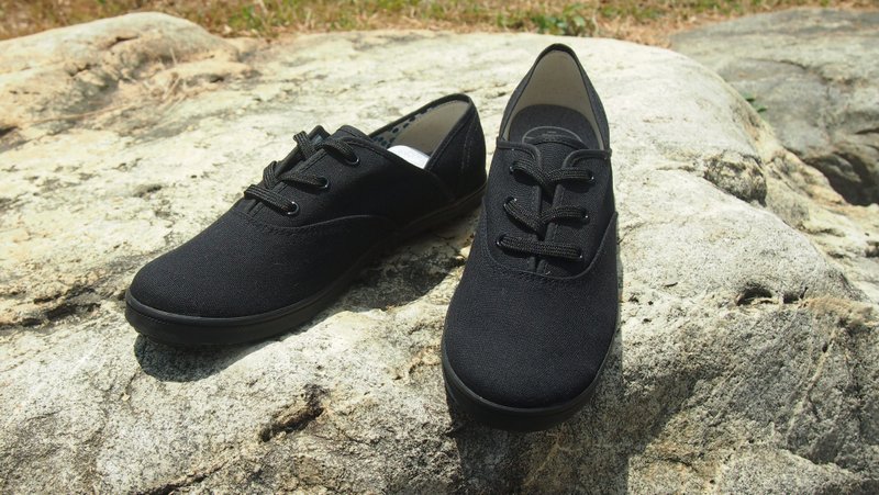 Adeia is comfortable, simple and easy to wear shoes. Carbon fog black canvas casual shoes - รองเท้าลำลองผู้หญิง - วัสดุอื่นๆ 