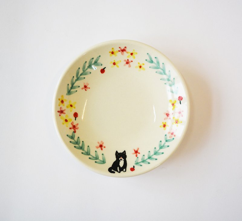 Hand-painted Small Porcelain Plate-Wreath Kitten - จานเล็ก - เครื่องลายคราม สีดำ