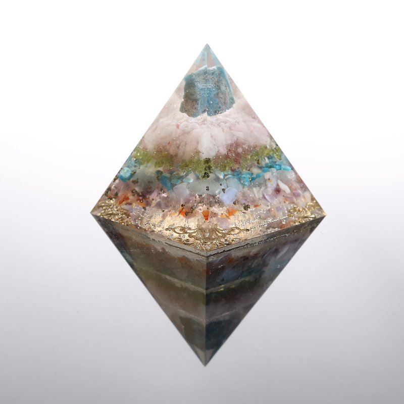 [Customized Gift]_Love in the Blue Sea-Orgonite Pyramid - ของวางตกแต่ง - คริสตัล สีน้ำเงิน