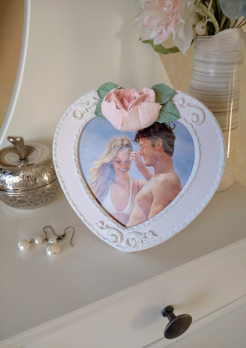 相框 愛心相框 Small heart-shaped photo frame with rose Pink picture frame Wedding gift - 相框/畫框 - 木頭 粉紅色