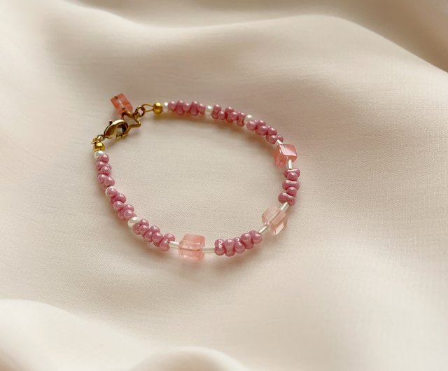 Pink Bubble Gum - Antique Bead Bronze Bracelet - Shop littlething0120  Bracelets - Pinkoi