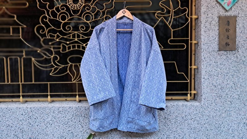 AMIN'S SHINY WORLD Baroque denim all-over white thread jacquard KIMONO - เสื้อโค้ทผู้ชาย - ผ้าฝ้าย/ผ้าลินิน สีน้ำเงิน