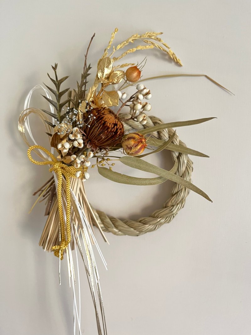 The Shimenawa with golden banksia - Items for Display - Plants & Flowers Gold