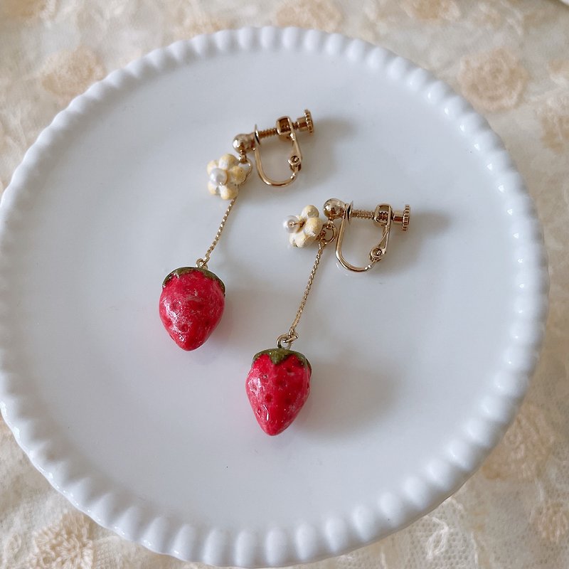 Strawberry and small flower clip earring - Earrings & Clip-ons - Pottery Red